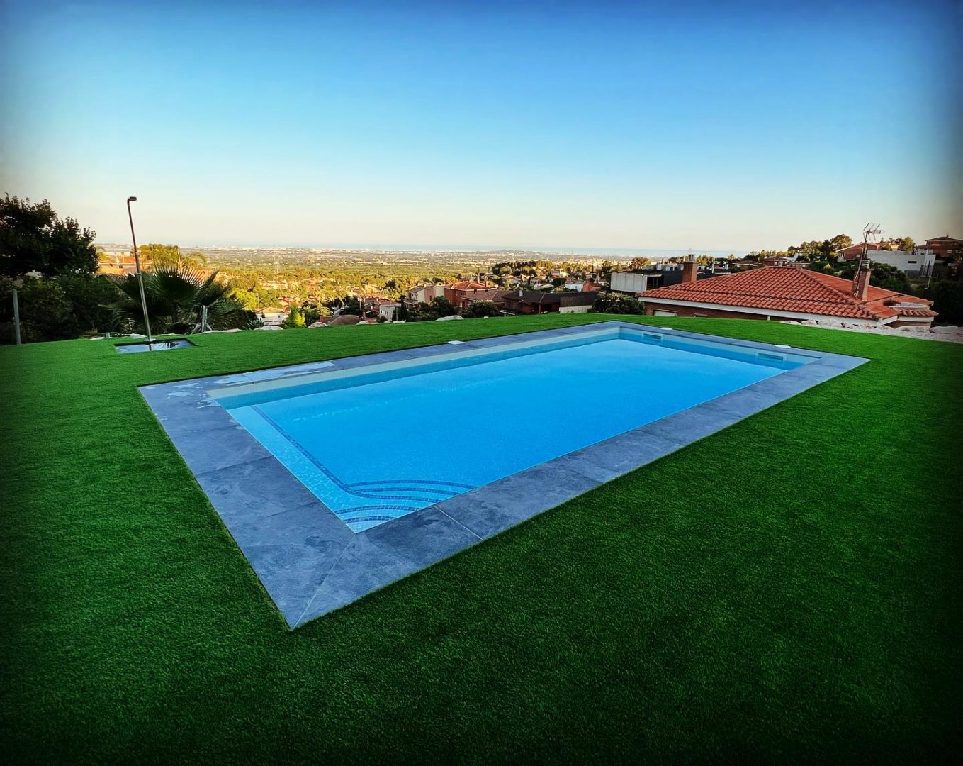 Cómo ahorrar agua a la hora de llenar una piscina
