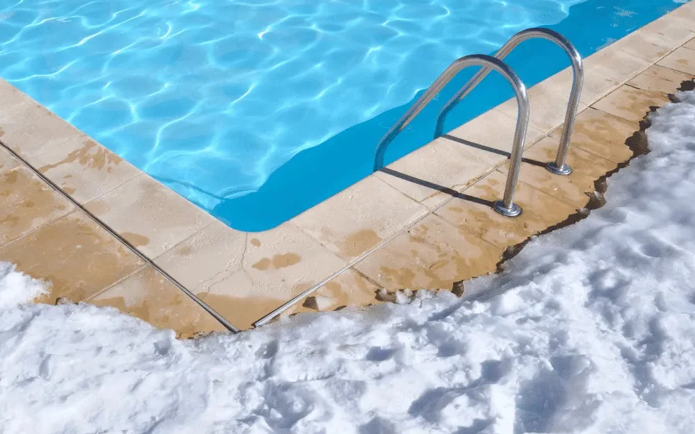 Mantenimiento eficaz de piscinas en invierno
