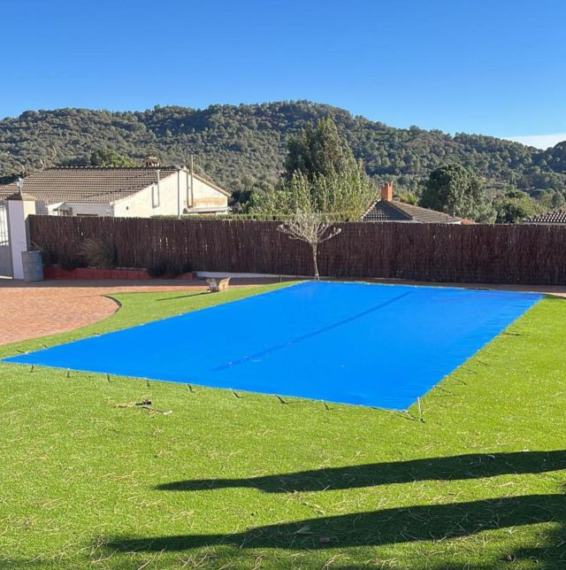 Toldo montado alforja 💦💦 llega el invierno y vamos invernando piscinas para no tener que poner bombas en marcha y ahorrar electricidad 💦💦